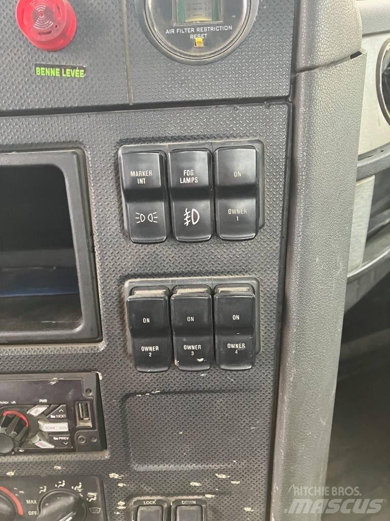 CAT CT 660 Multifunkciós teherautók