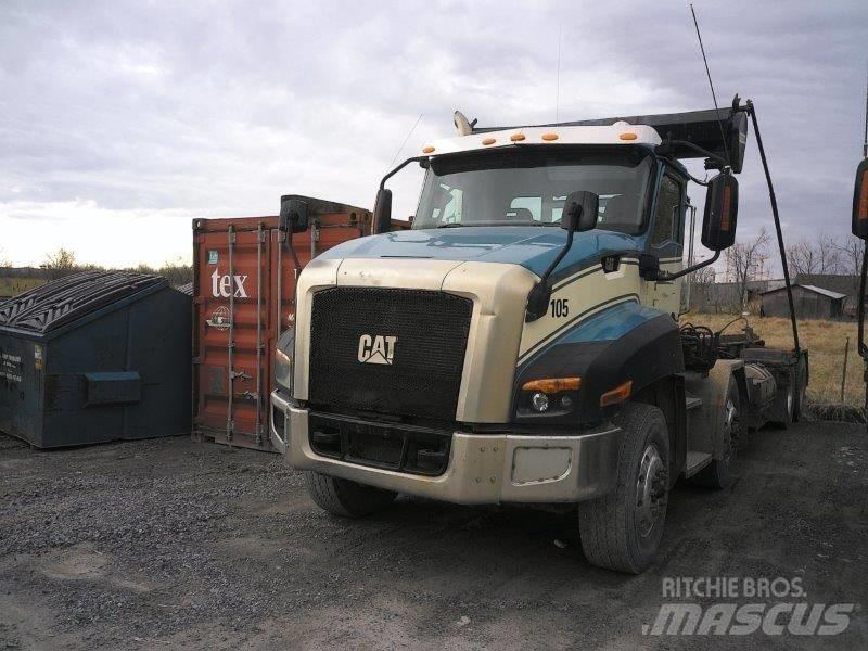 CAT CT 660 Multifunkciós teherautók