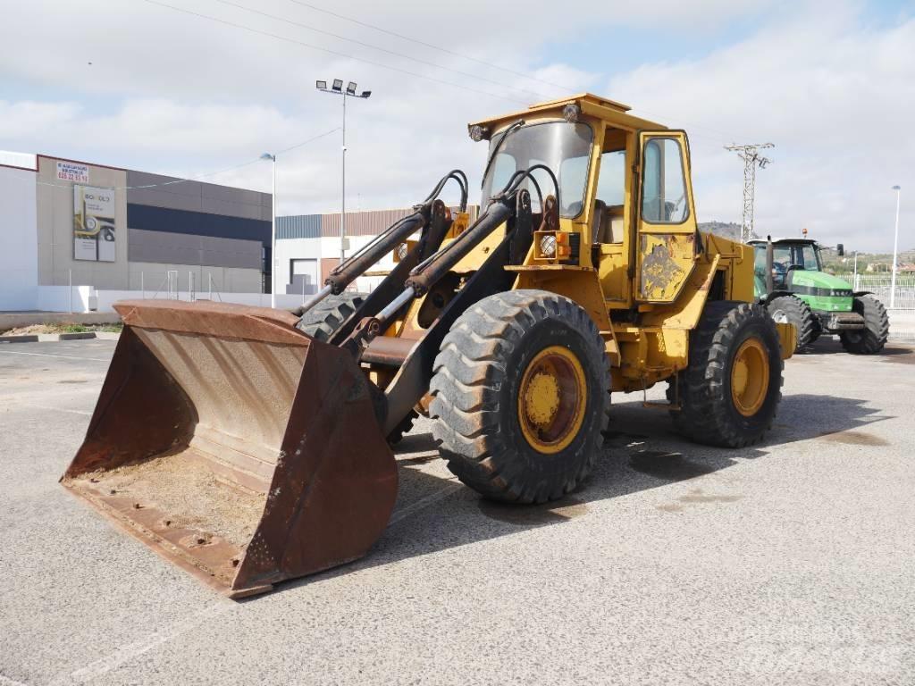 Volvo BM 4400 Gumikerekes homlokrakodók
