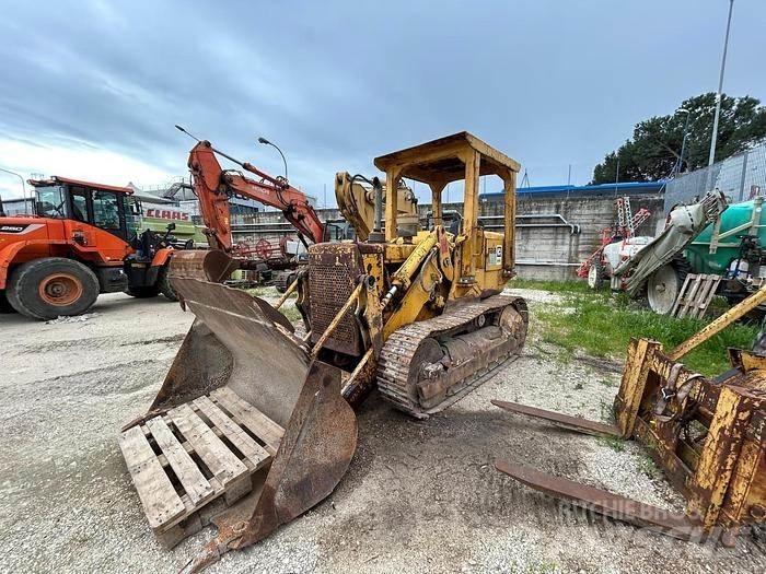 CAT 941B Gumikerekes homlokrakodók