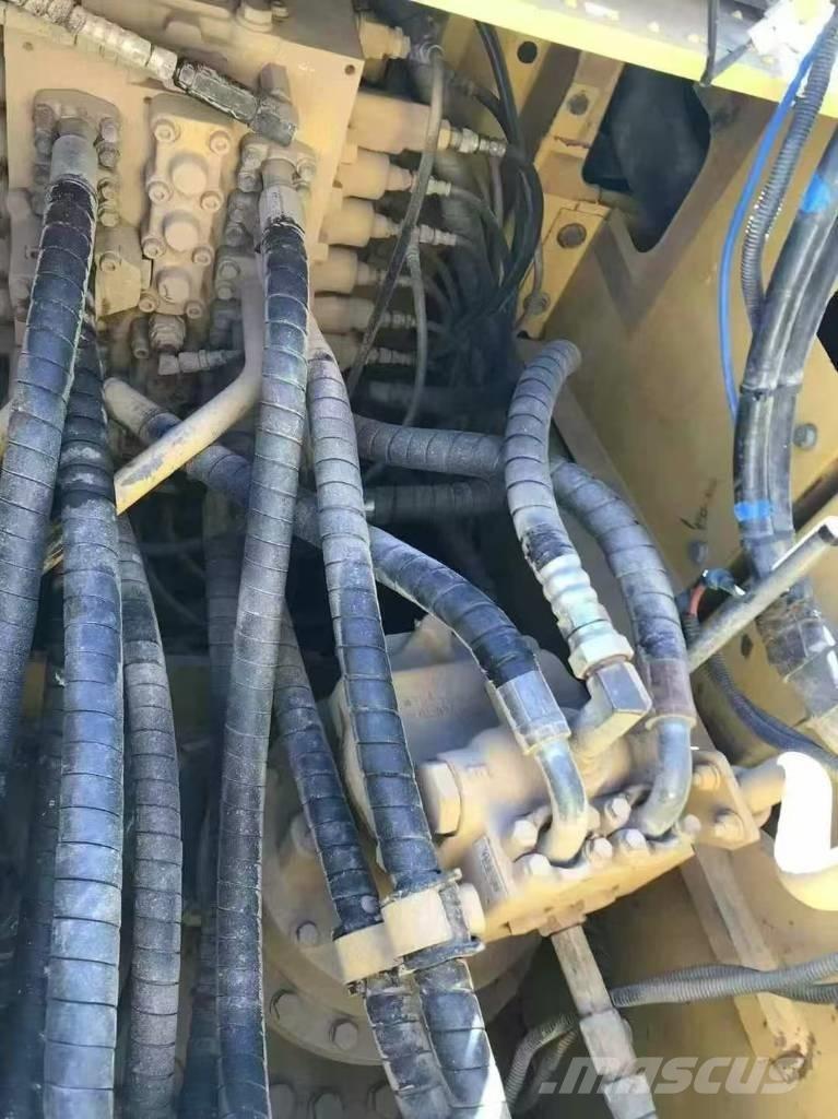 Komatsu PC 210 Lánctalpas kotrók