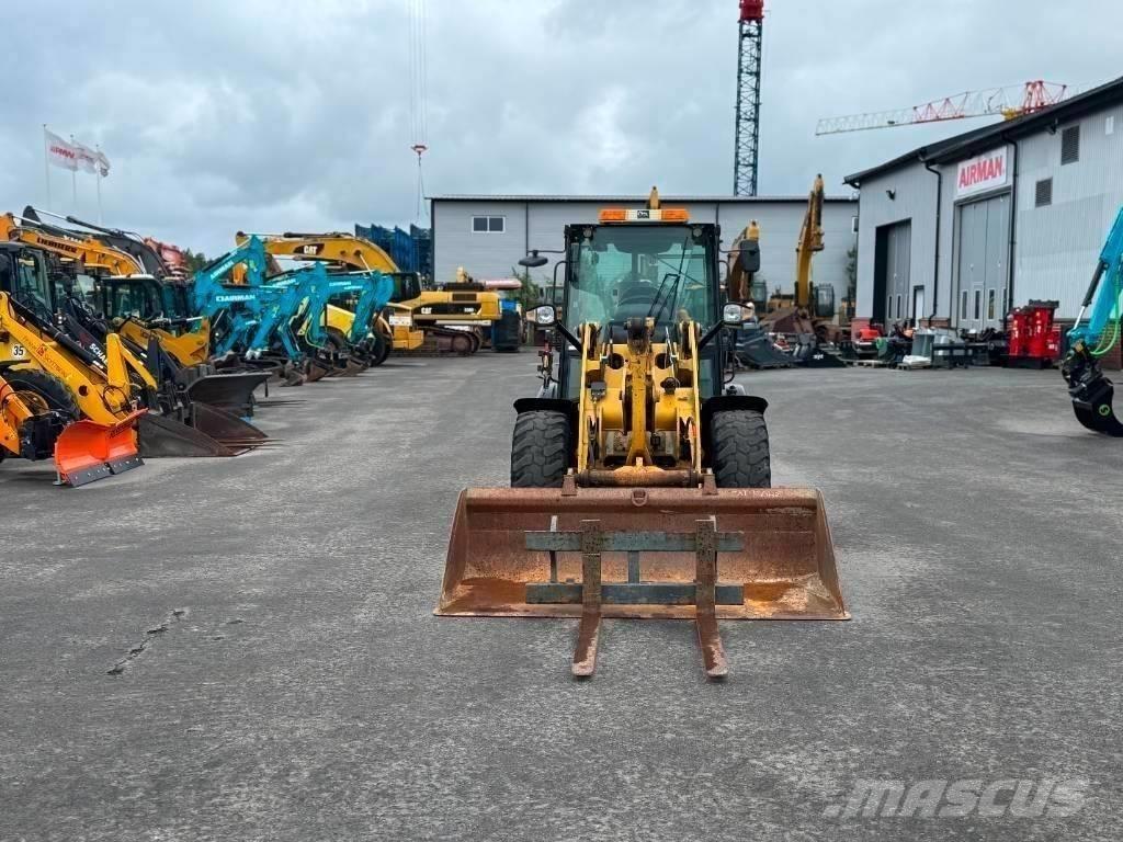 CAT 906 H Gumikerekes homlokrakodók