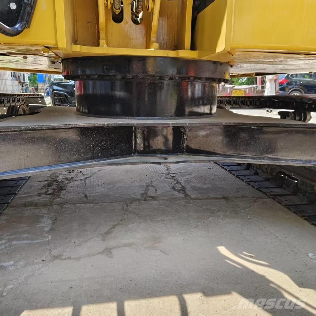 CAT 310 Lánctalpas kotrók