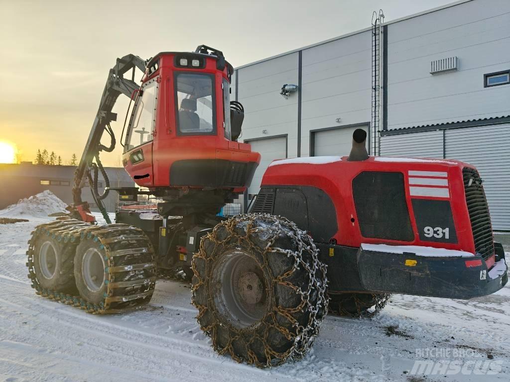 Komatsu 931 Betakarítók