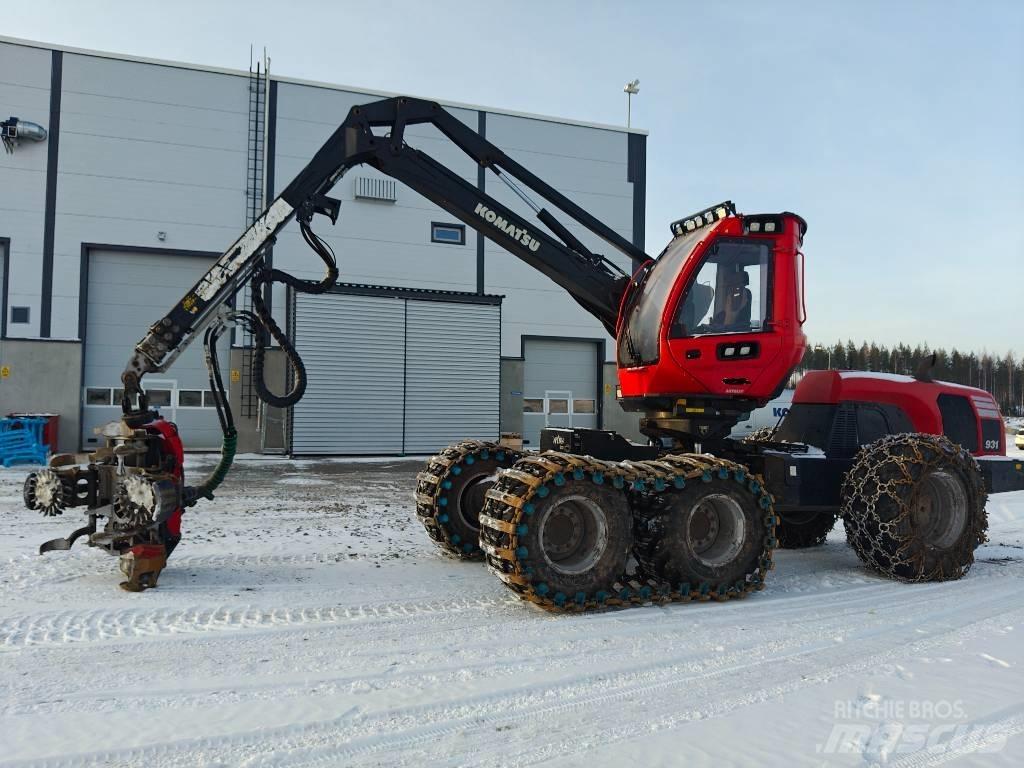 Komatsu 931 Betakarítók