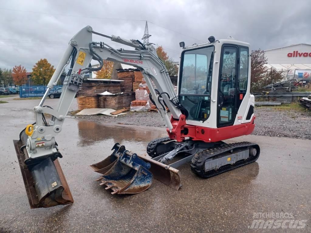 Takeuchi TB 225 Mini kotrók < 7t