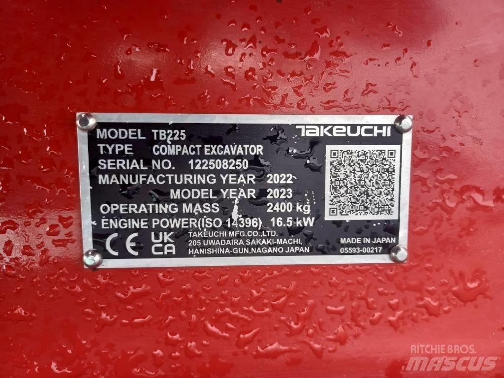 Takeuchi TB 225 Mini kotrók < 7t