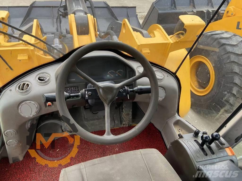 Volvo L 105 Gumikerekes homlokrakodók