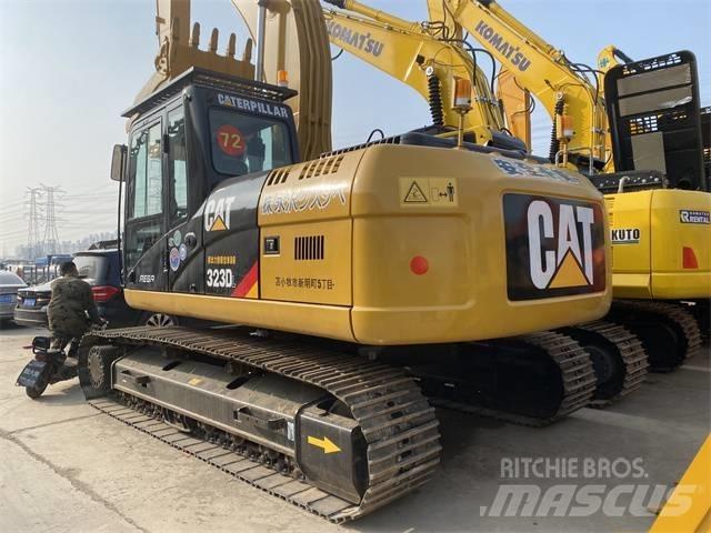 CAT 323 D L Lánctalpas kotrók