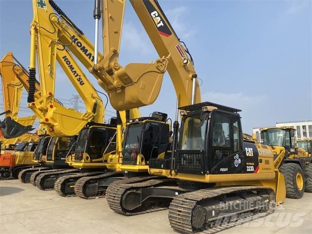 CAT 323 D L Lánctalpas kotrók