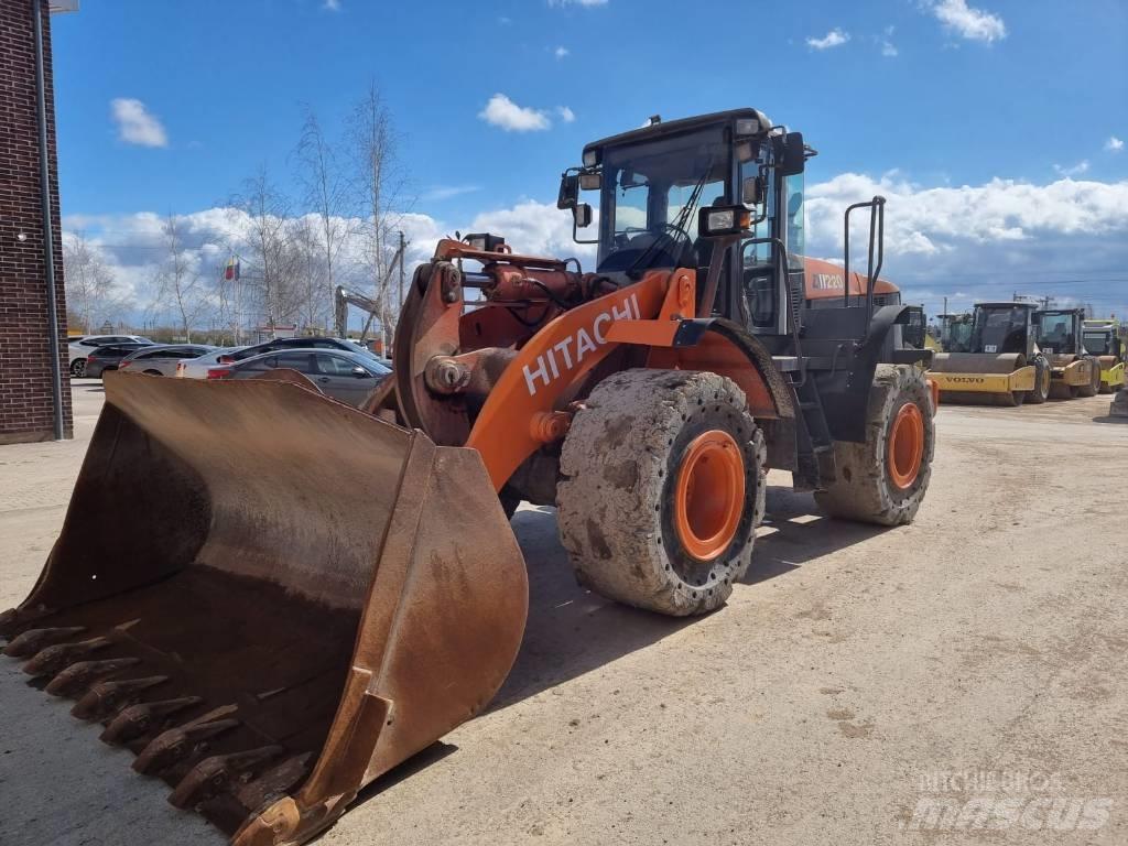 Hitachi ZW 220 Gumikerekes homlokrakodók