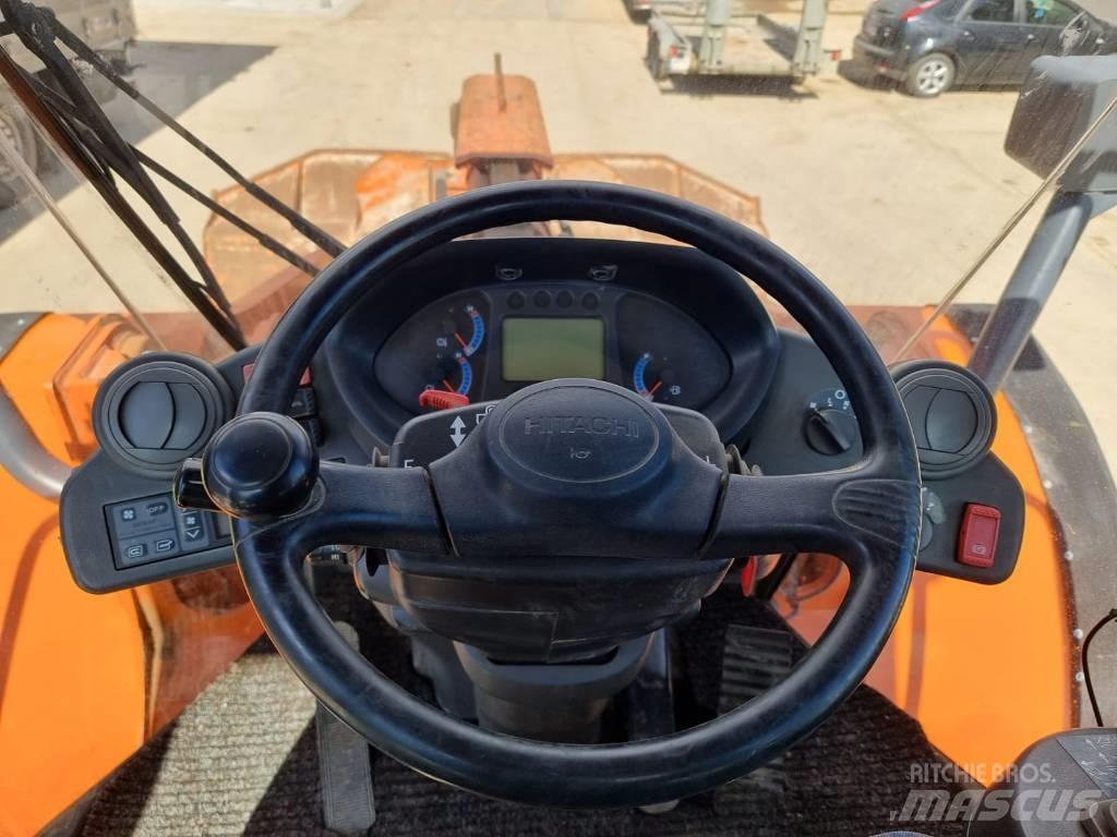 Hitachi ZW 220 Gumikerekes homlokrakodók