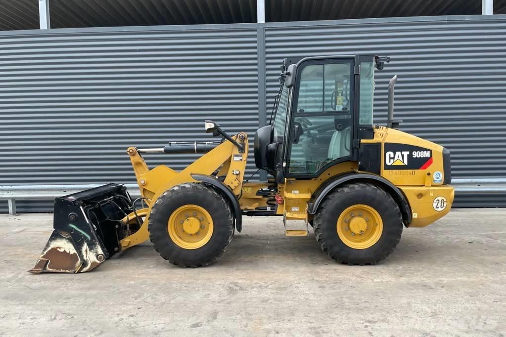 CAT 908M Gumikerekes homlokrakodók