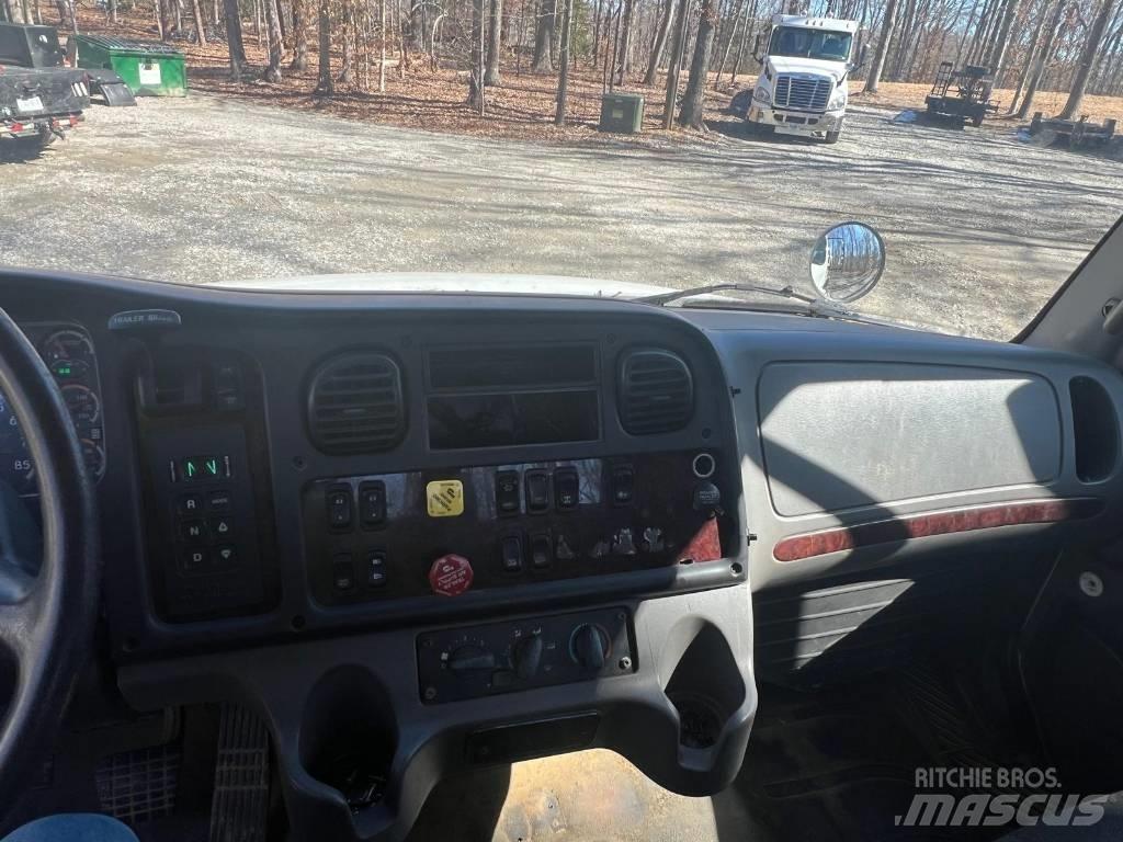 Freightliner M2106 Nyergesvontatók