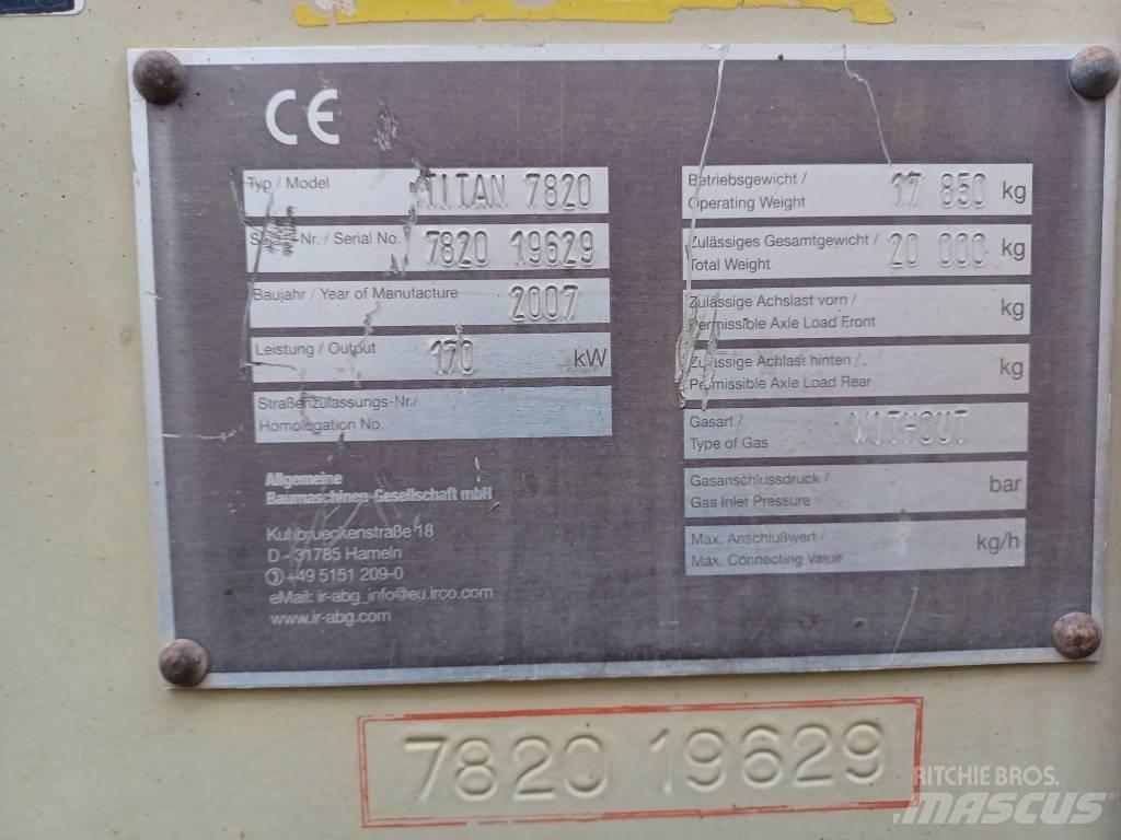 Titan 7820 Aszfalt terítõ gépek