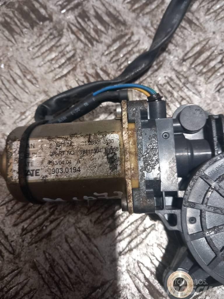 MAN TGA 81286016130 Vezetőfülke és belső tartozékok
