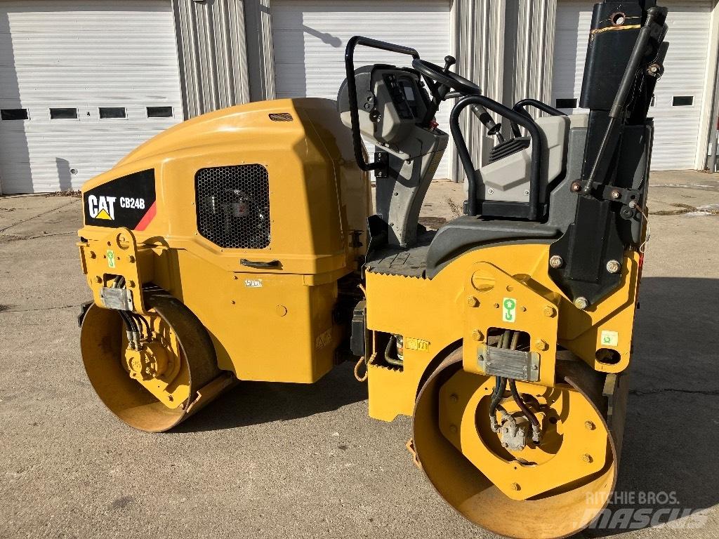 CAT CB 24 B Ikerdobos hengerek