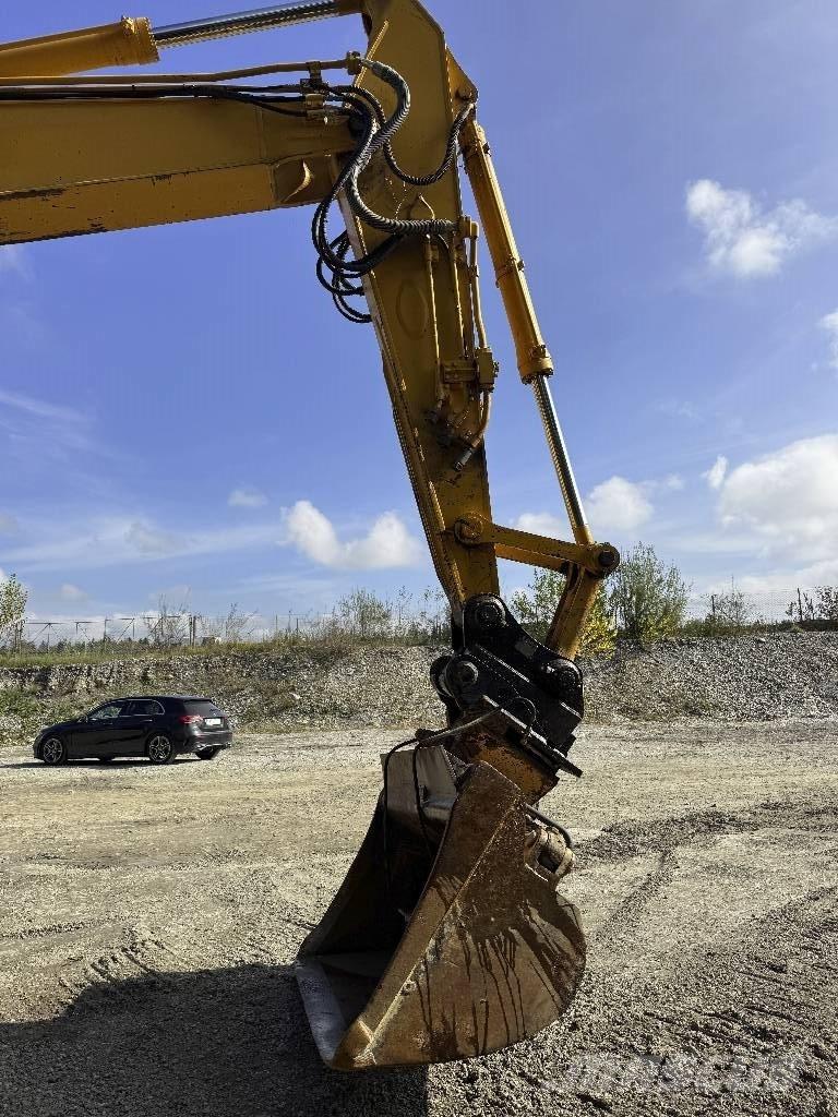 Komatsu PC 228 US-3 Lánctalpas kotrók