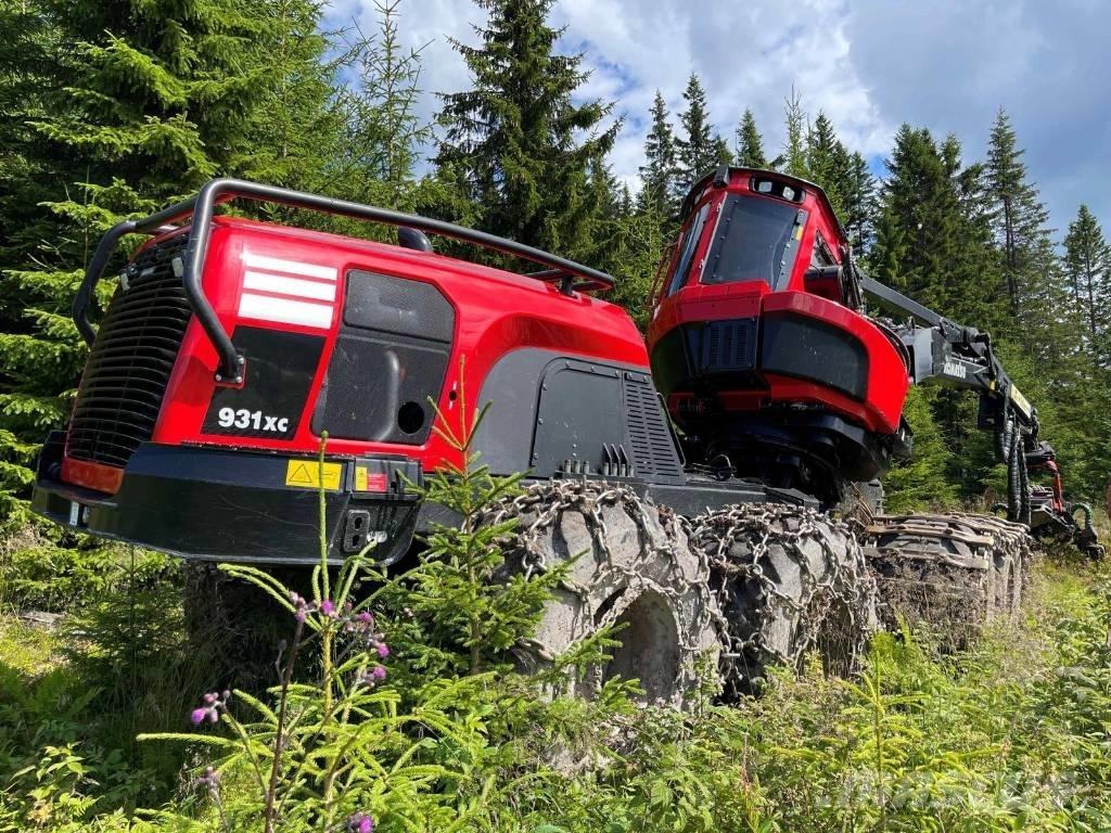 Komatsu 931 XC Betakarítók
