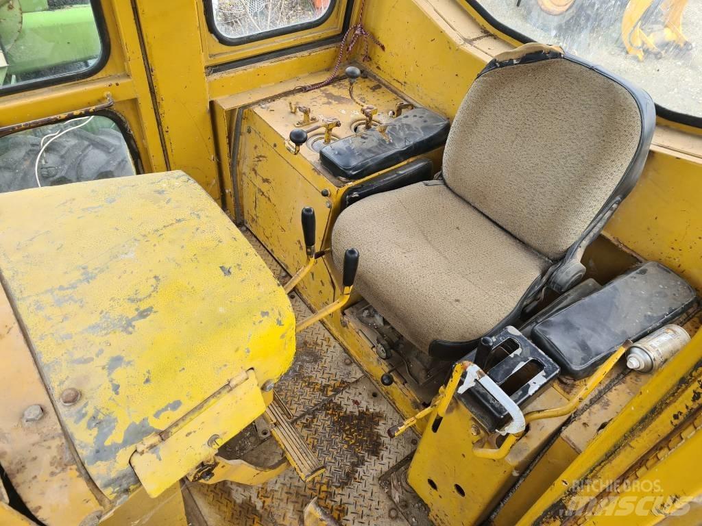 Komatsu D 85-18 lánctalpas dózerek