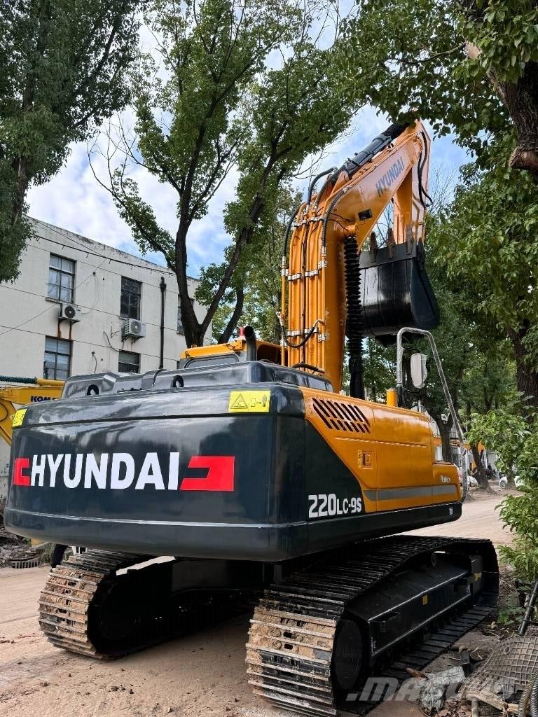 Hyundai 220LC-9S Közepes (midi) kotrók 7 t - 12 t