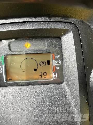 John Deere X590 Ráülős fűnyírók