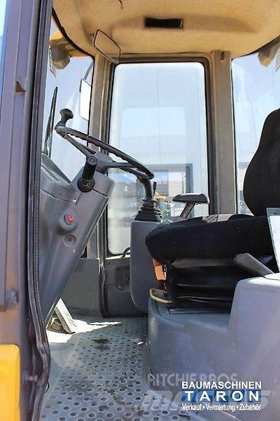 Volvo L30B Gumikerekes homlokrakodók