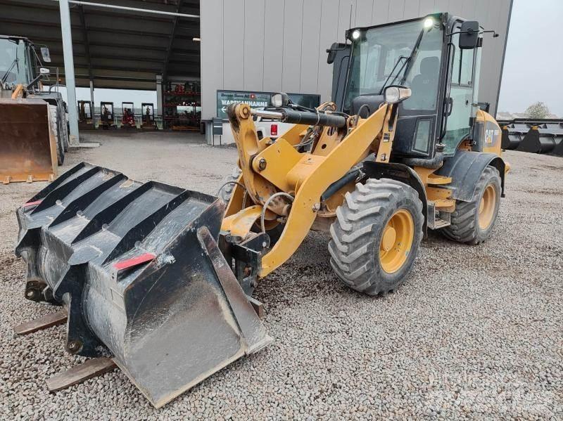 CAT 908 Gumikerekes homlokrakodók