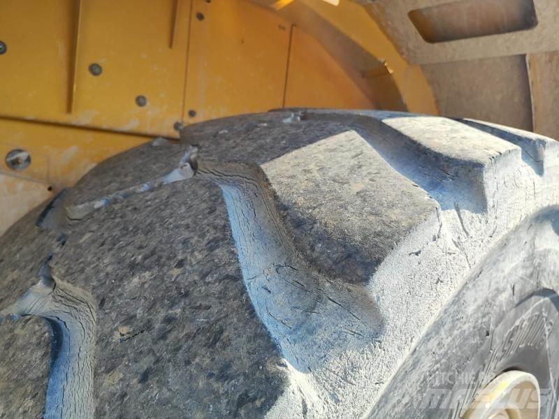 CAT 966M Gumikerekes homlokrakodók