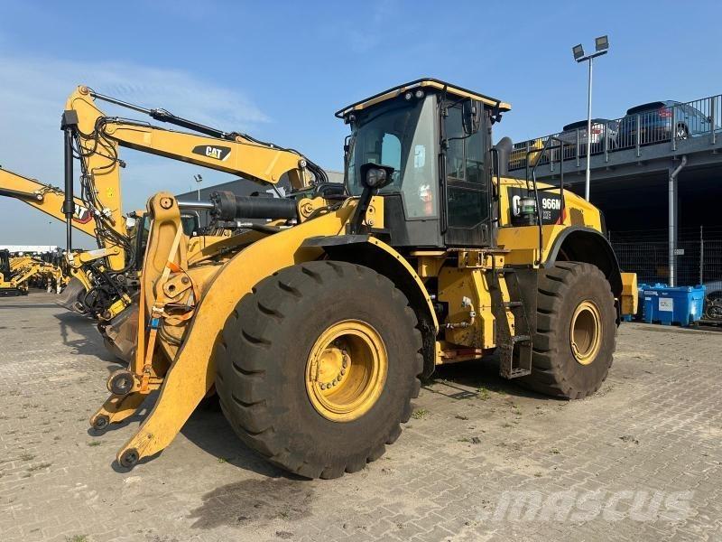 CAT 966M XE Gumikerekes homlokrakodók