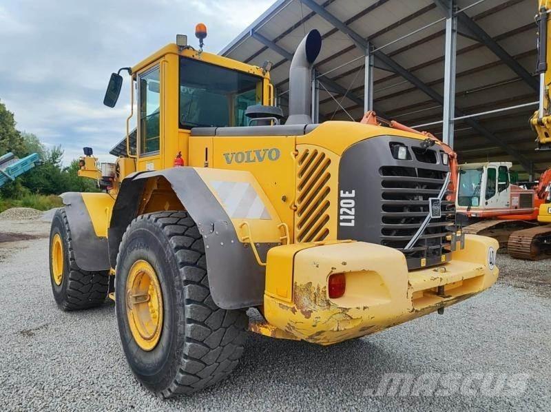 Volvo L120E Gumikerekes homlokrakodók