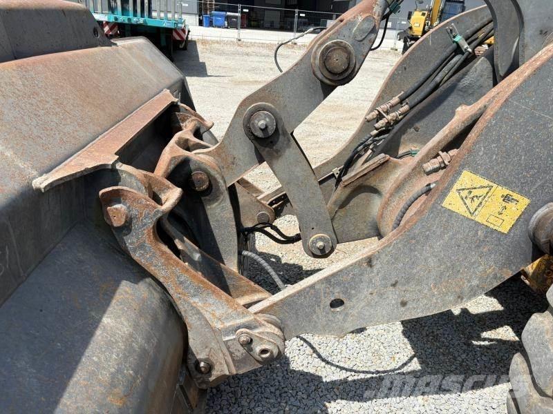 Volvo L90H Gumikerekes homlokrakodók