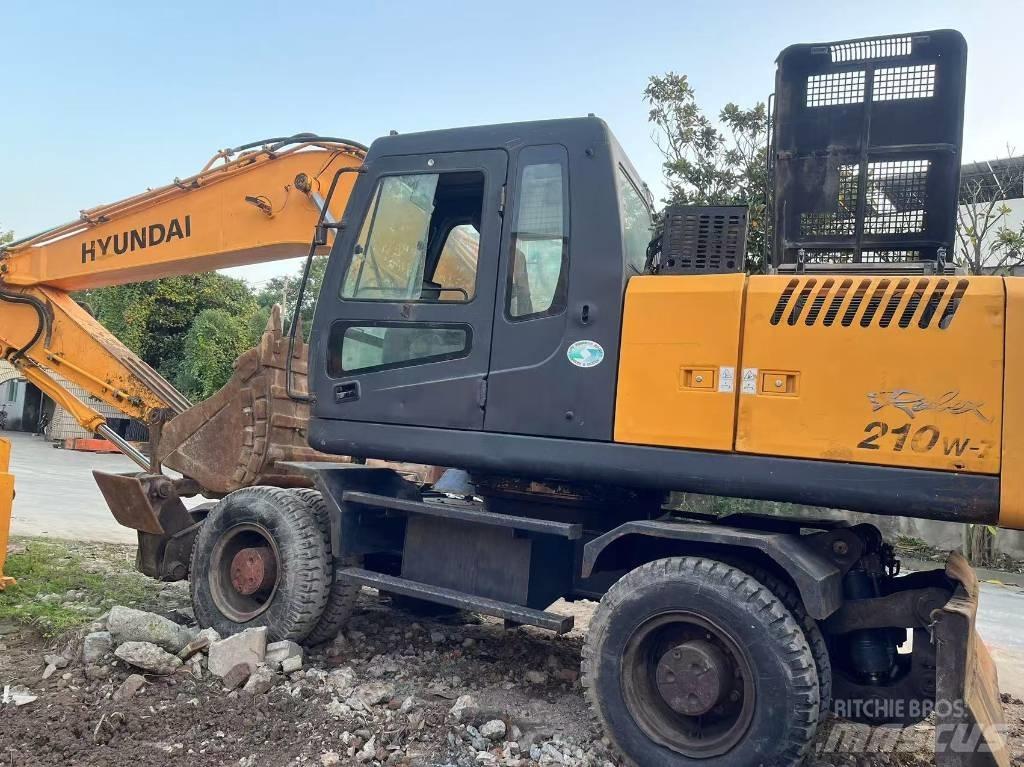 Hyundai R210W-7 Gumikerekes kotrók