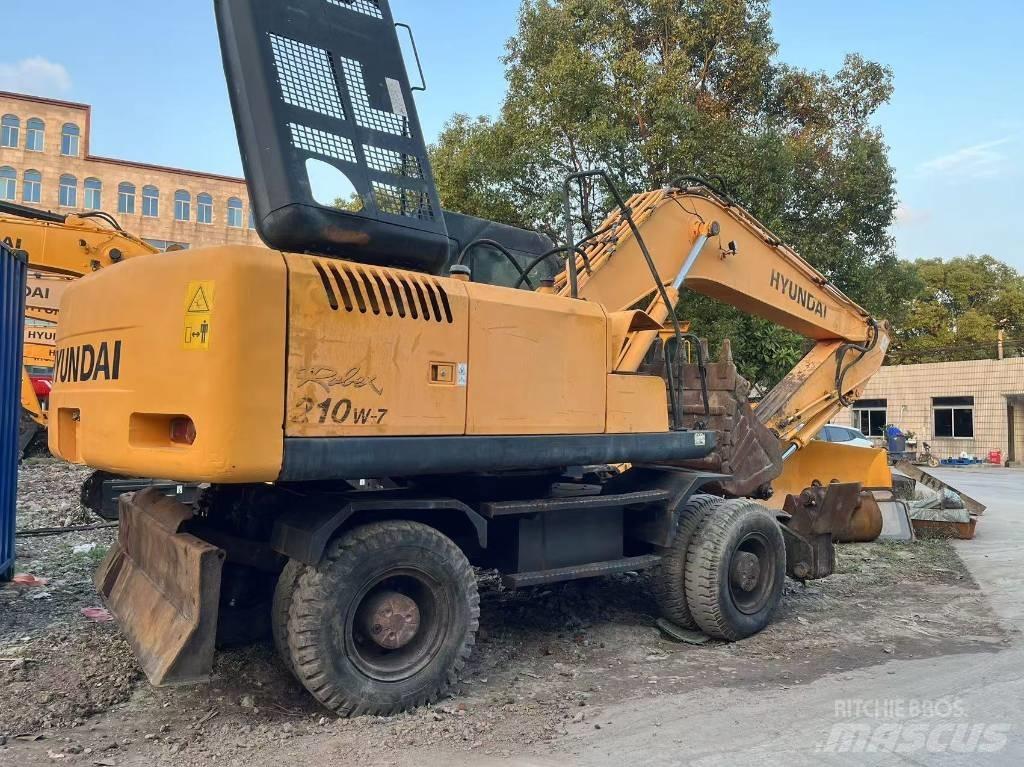 Hyundai R210W-7 Gumikerekes kotrók