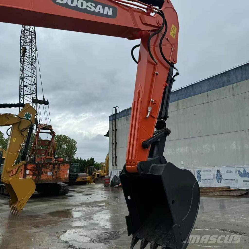 Doosan DX 225 LCA Lánctalpas kotrók
