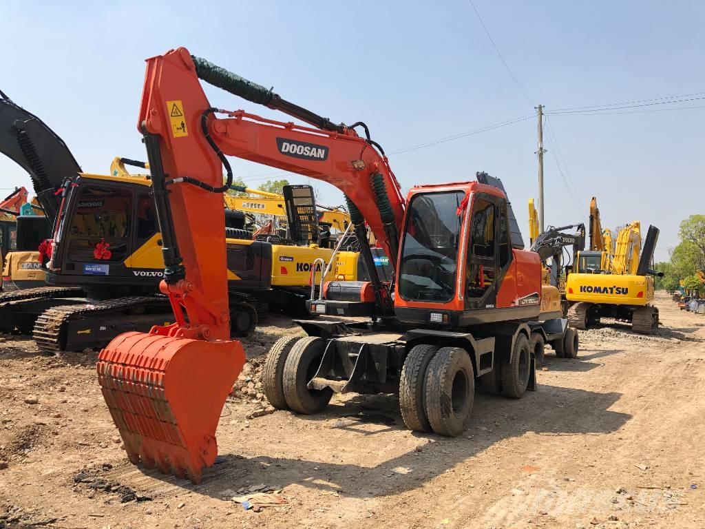 Doosan DX150W Gumikerekes kotrók