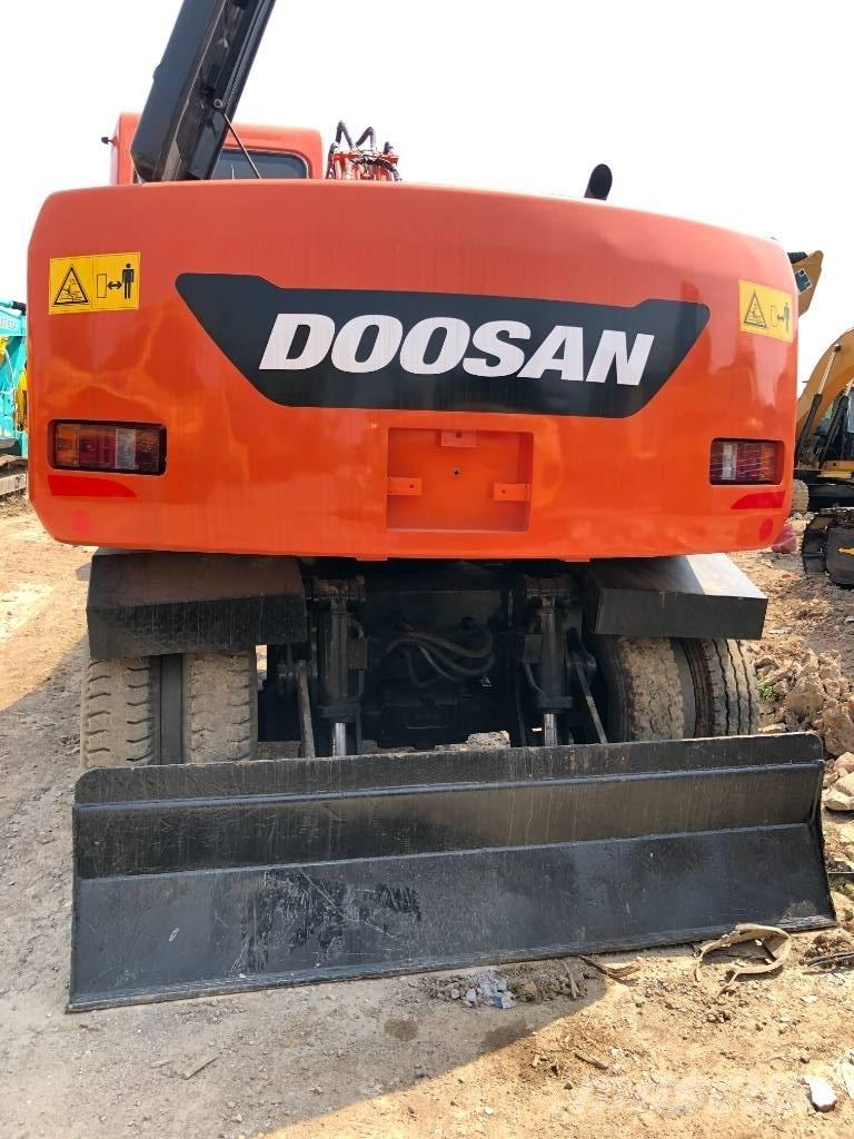 Doosan DX150W Gumikerekes kotrók