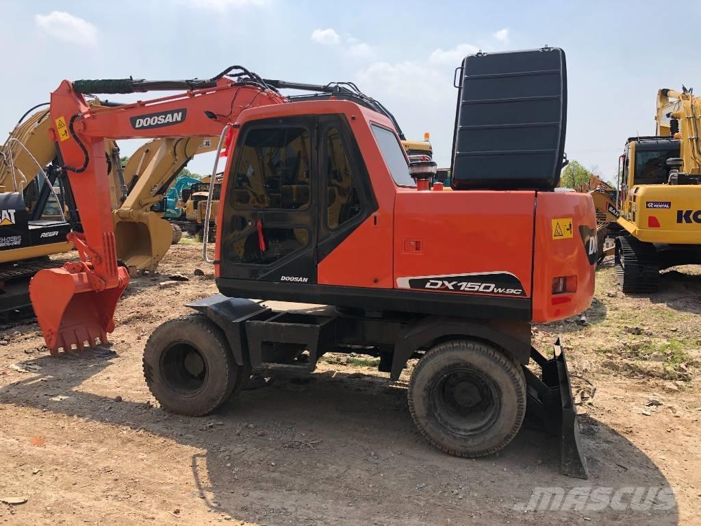 Doosan DX150W Gumikerekes kotrók
