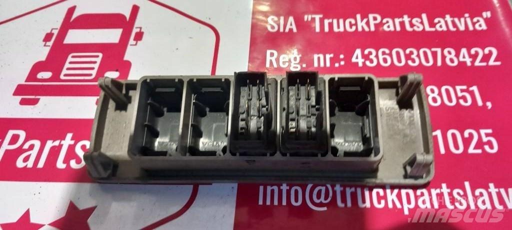 Volvo FH 12.   20372024 Vezetőfülke és belső tartozékok