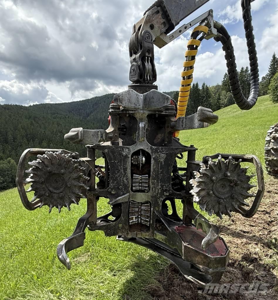 Komatsu 931XC Betakarítók