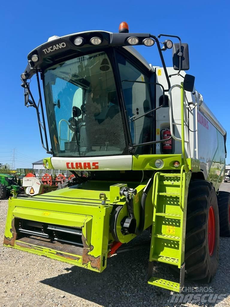 CLAAS Tucano 440 Kombájnok