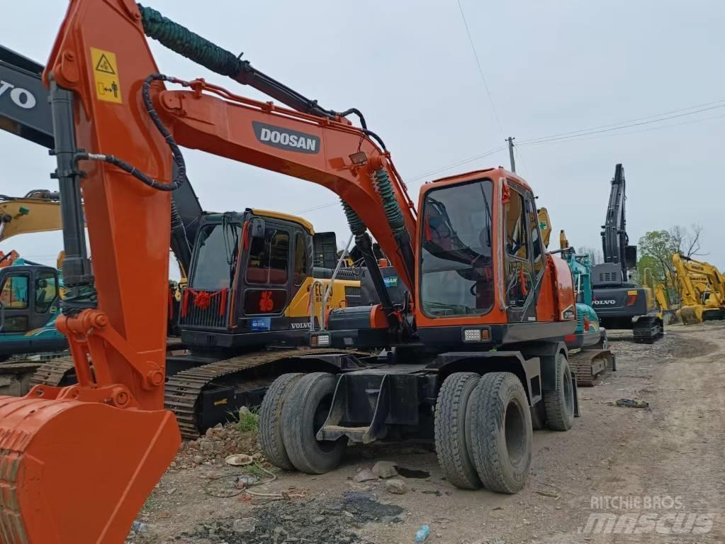 Doosan 150 W-7 Gumikerekes kotrók