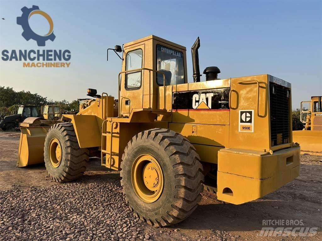 CAT 950 E Gumikerekes homlokrakodók