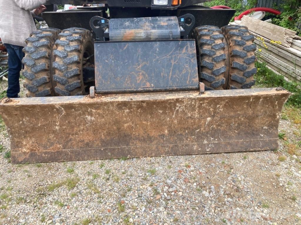 Hitachi ZX 145 W-6 Gumikerekes kotrók