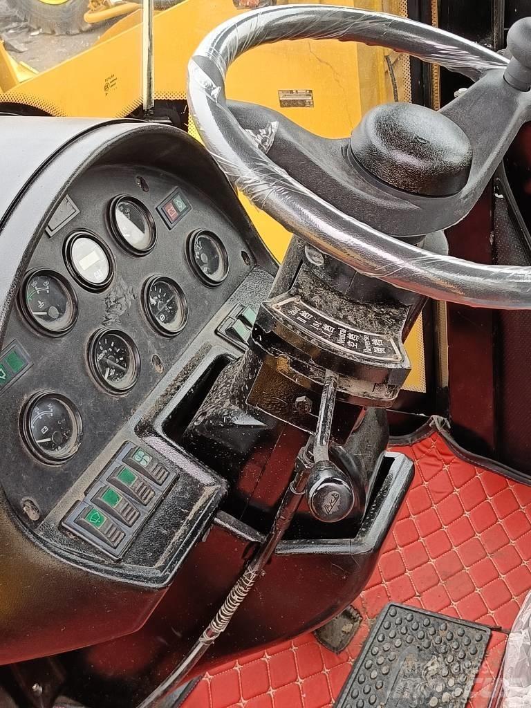 CAT 966 H Gumikerekes homlokrakodók