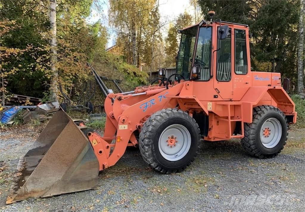 Hitachi FR 7 C Gumikerekes homlokrakodók
