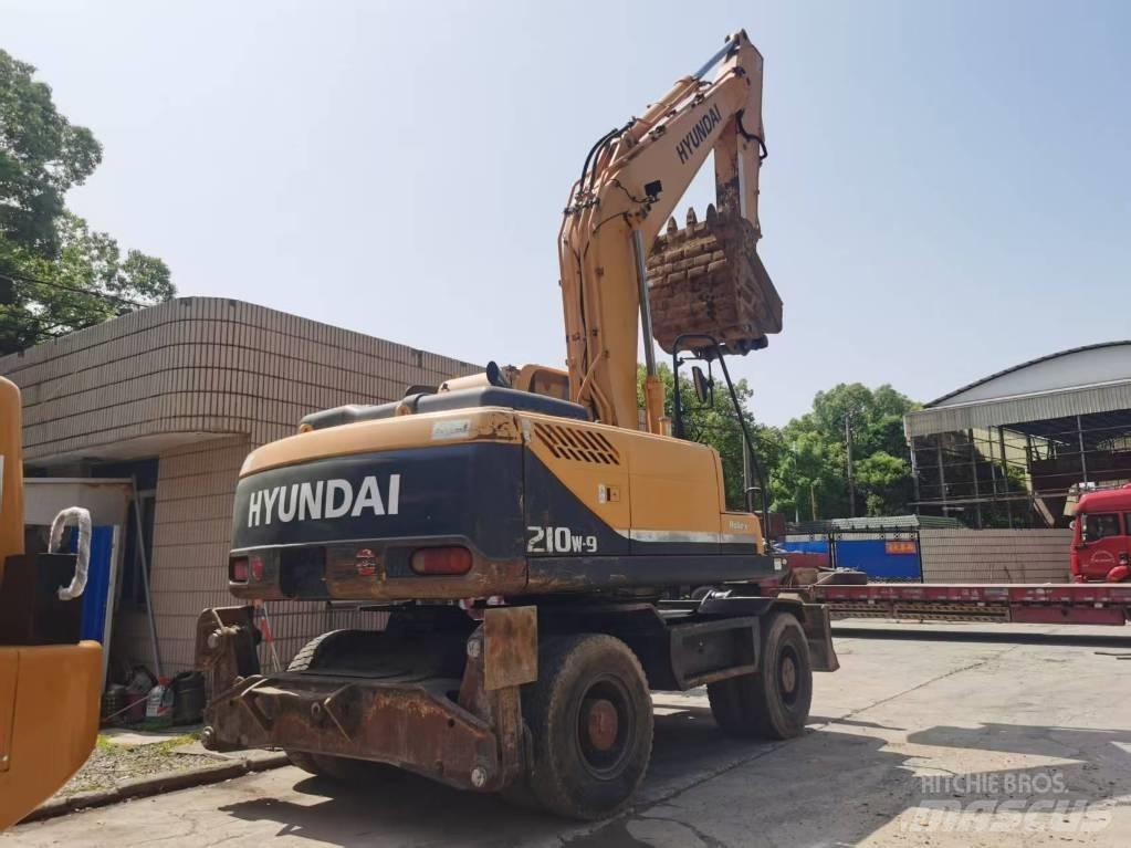 Hyundai R210W-9 Gumikerekes kotrók