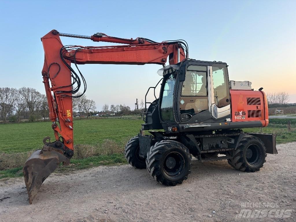 Hitachi ZX 140 W T-3 Gumikerekes kotrók