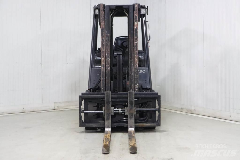 Linde E30-02 Elektromos targoncák