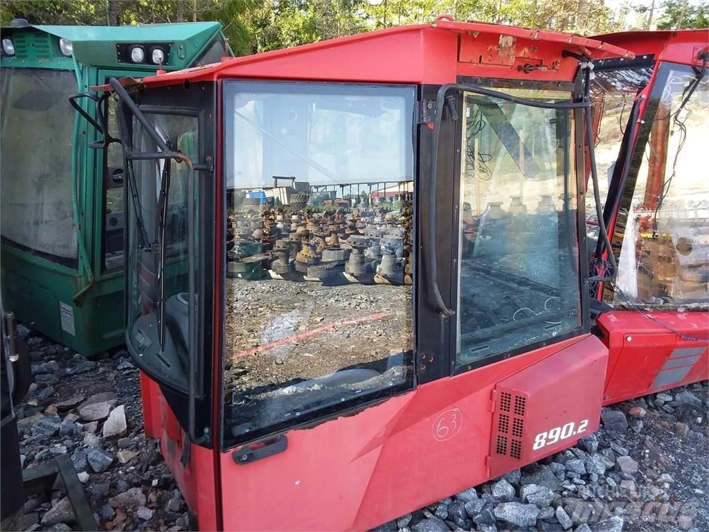 Valmet 890.2 Vezetőfülke és belső tartozékok